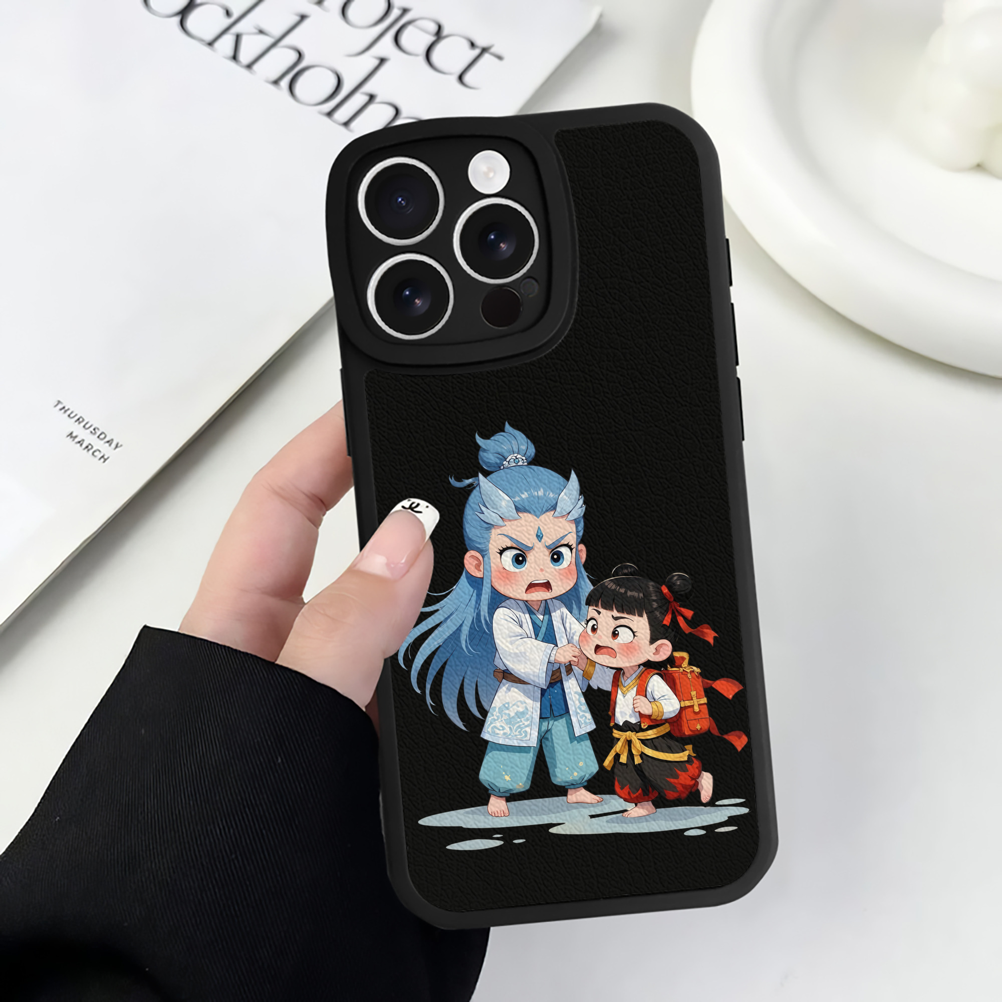（画像用） Ne Zha 2 ナタ 魔童の大暴れ 【iPhone 16シリーズ対応】シリコンスマホケース（レザー調） 材質：シリコン